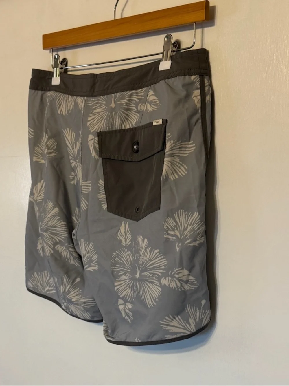 Vuori Men’s Gray Floral Swim Trunks